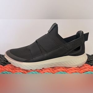 NWT ECCO size 10 Black
